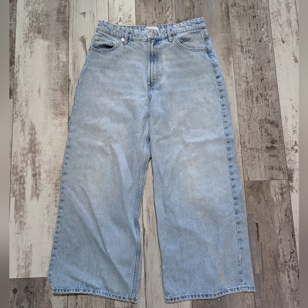 Zara Wide Leg Crop Light Was Jeans‎ Size 8